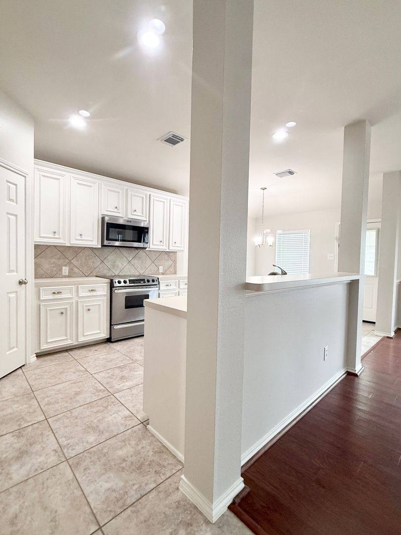 Apartment for rent at 12404 Shady Brook Dr, Pearland, TX 77584