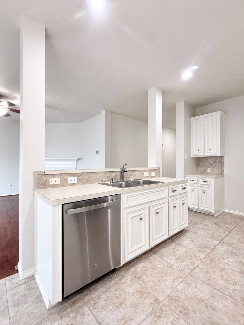 Apartment for rent at 12404 Shady Brook Dr, Pearland, TX 77584