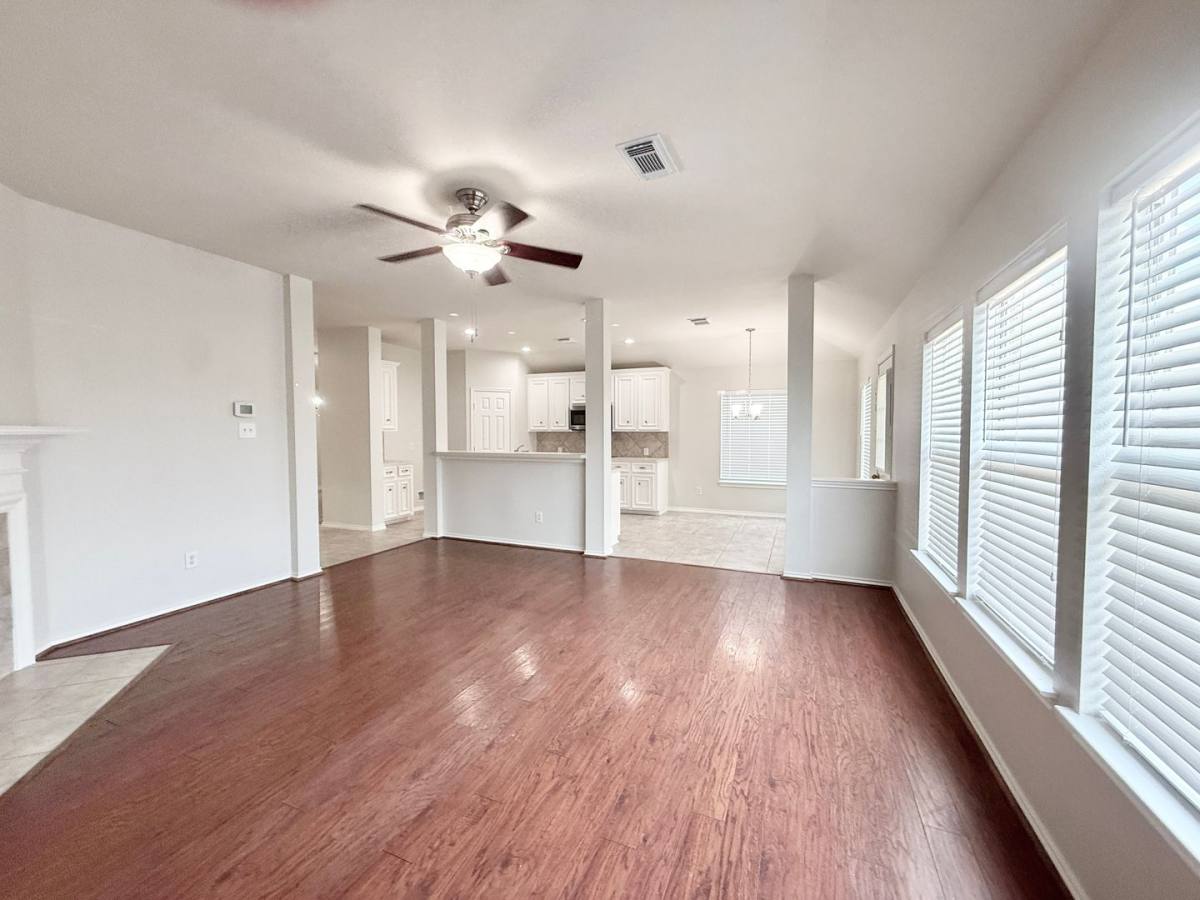 Apartment for rent at 12404 Shady Brook Dr, Pearland, TX 77584