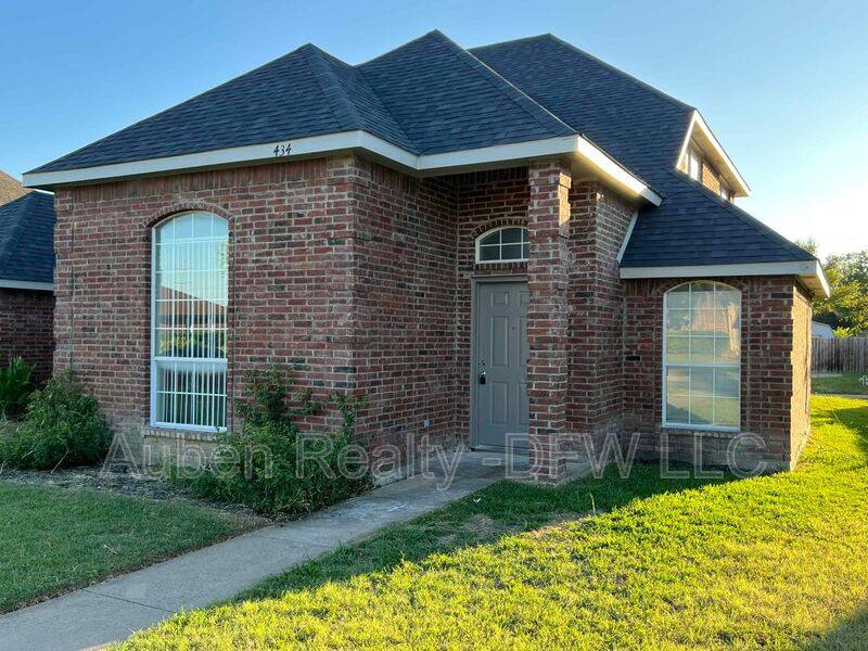 House for rent at 434 Chestnut Lane, Desoto, TX 75115