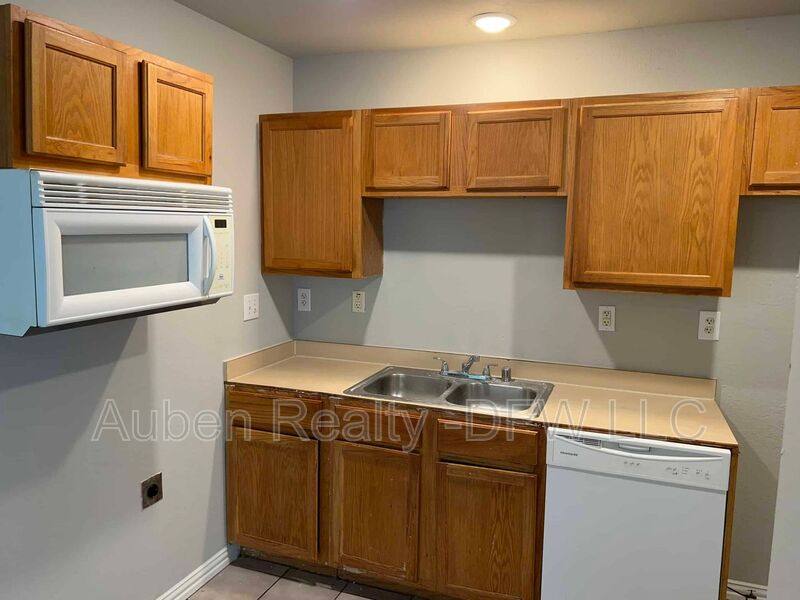 House for rent at 434 Chestnut Lane, Desoto, TX 75115