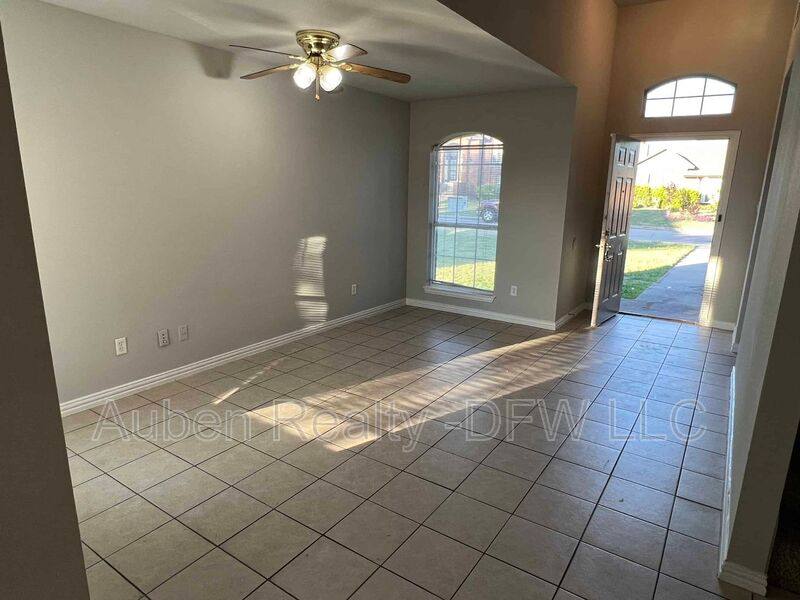 House for rent at 434 Chestnut Lane, Desoto, TX 75115