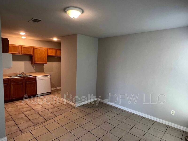 House for rent at 434 Chestnut Lane, Desoto, TX 75115