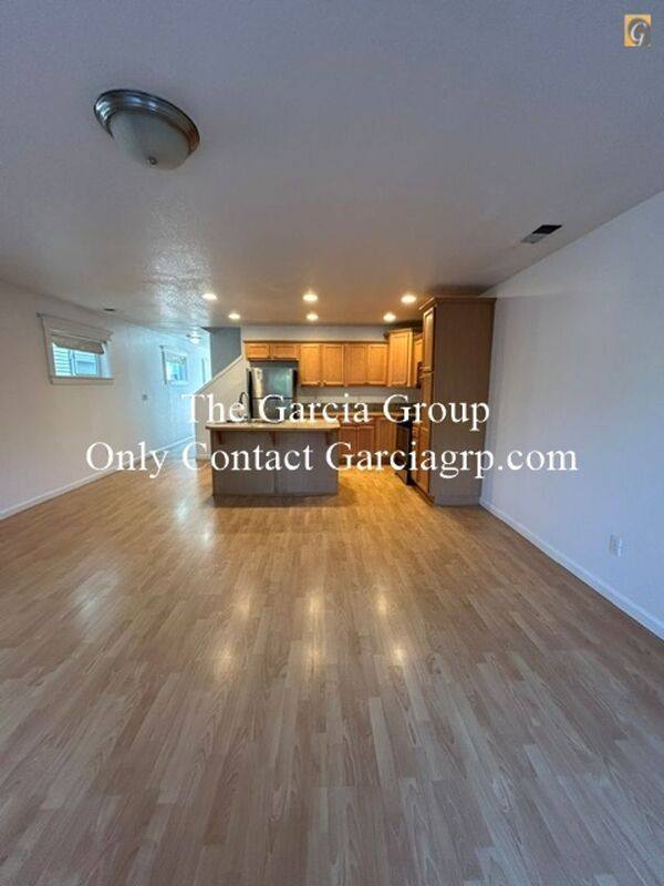 Townhouse for rent at 12625 SE Division St #B, Portland, OR 97236