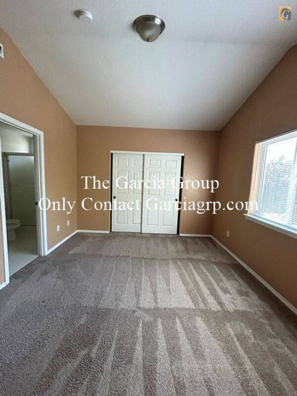 Townhouse for rent at 12625 SE Division St #B, Portland, OR 97236