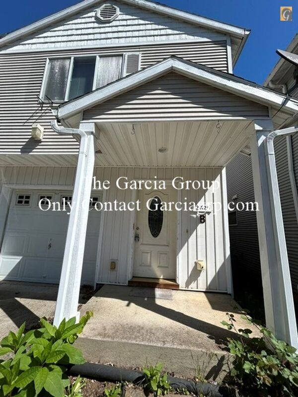 Townhouse for rent at 12625 SE Division St #B, Portland, OR 97236