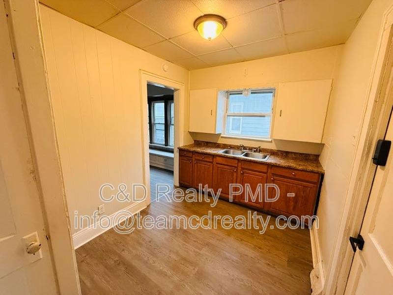 Apartment for rent at 9302 Rosewood Ave Dn, Cleveland, OH 44105