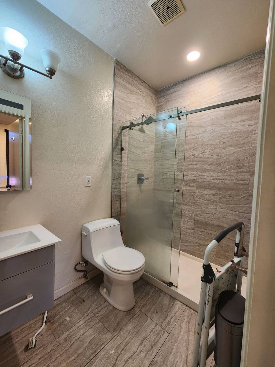 Apartment for rent at 147-149 W Richmond Ave, Richmond, CA 94801