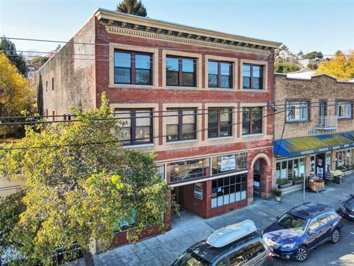 Apartment for rent at 147-149 W Richmond Ave, Richmond, CA 94801