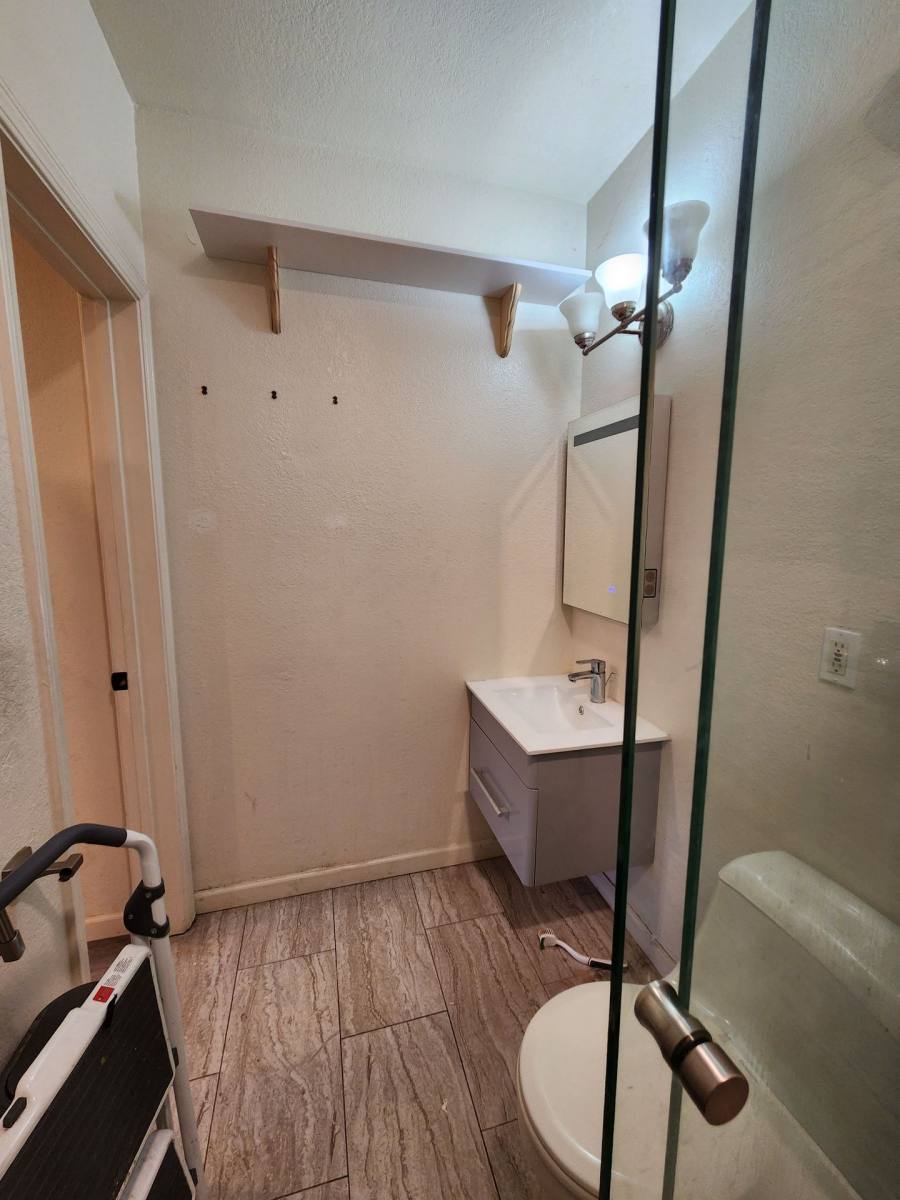 Apartment for rent at 147-149 W Richmond Ave, Richmond, CA 94801