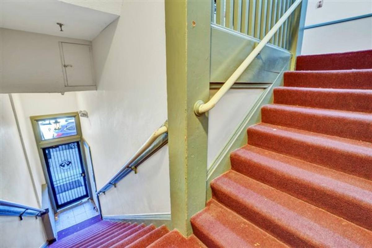 Apartment for rent at 147-149 W Richmond Ave, Richmond, CA 94801