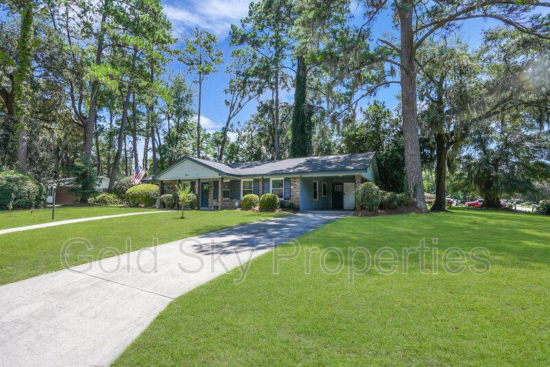 House for rent at 9 Hillyer Dr, Savannah, GA 31406