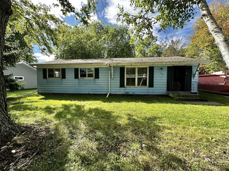 House for rent at 1216 Meadowview Dr, Menasha, WI 54952