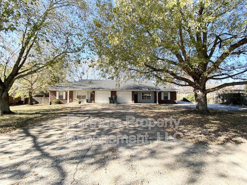 Apartment for rent at 831 N 54th Ave, Fayetteville, AR 72704