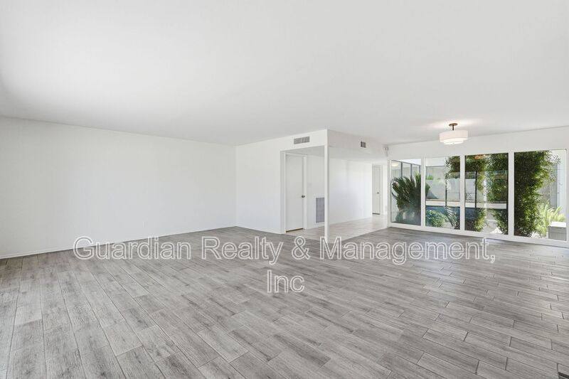 Townhouse for rent at 7238 E Joshua Tree Lane, Scottsdale, AZ 85250