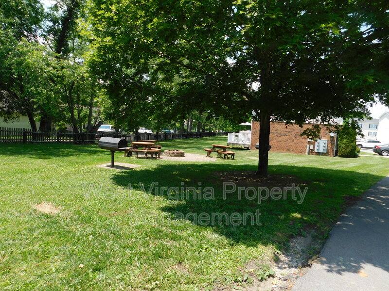 Apartment for rent at 210 Cardinal Way #76, Oak Hill, WV 25901
