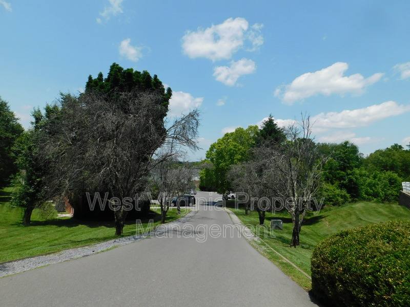 Apartment for rent at 210 Cardinal Way #76, Oak Hill, WV 25901