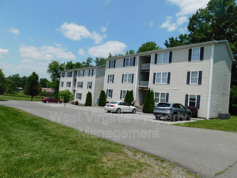 Apartment for rent at 210 Cardinal Way #76, Oak Hill, WV 25901