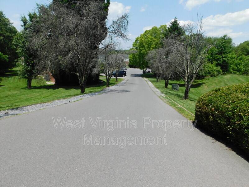 Apartment for rent at 210 Cardinal Way #76, Oak Hill, WV 25901