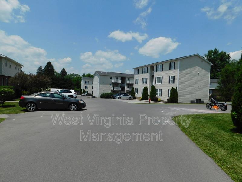Apartment for rent at 210 Cardinal Way #76, Oak Hill, WV 25901