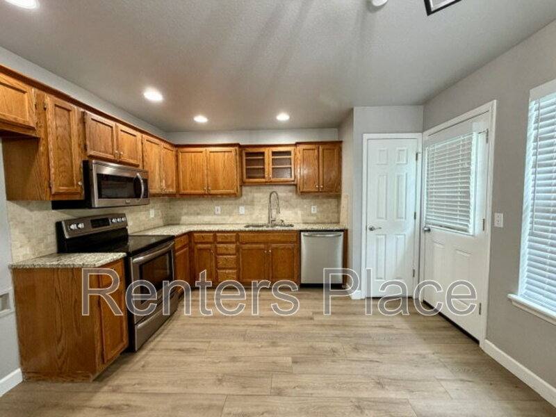 House for rent at 312 W Sycamore St, Coweta, OK 74429