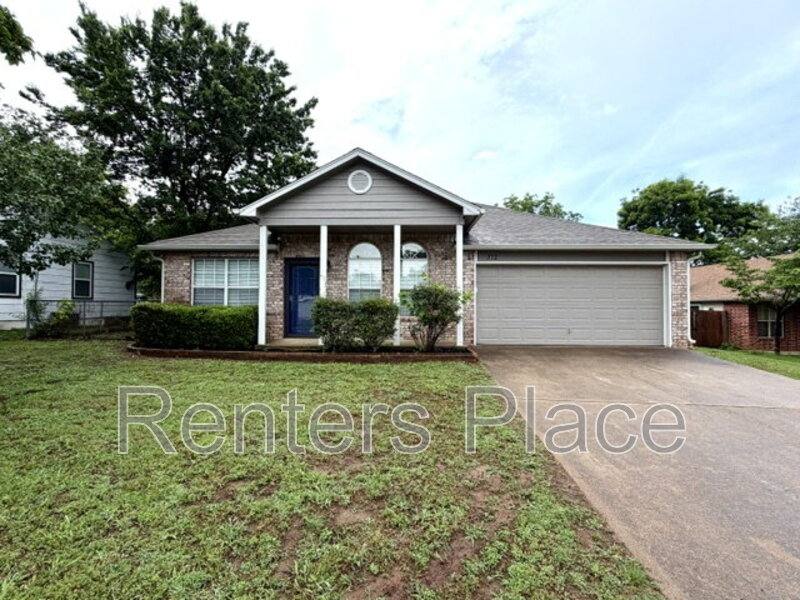 House for rent at 312 W Sycamore St, Coweta, OK 74429