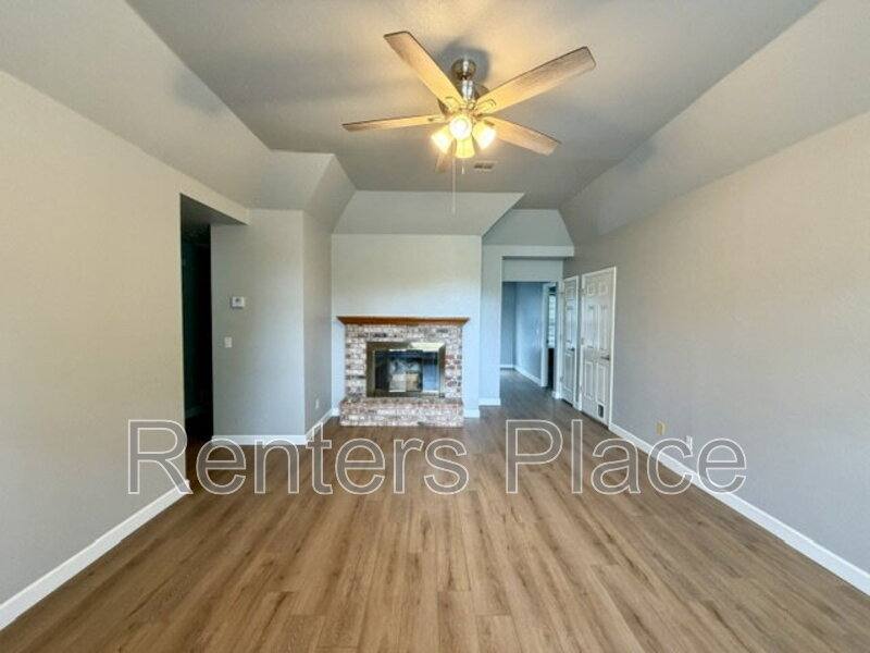 House for rent at 312 W Sycamore St, Coweta, OK 74429