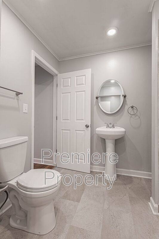 House for rent at 804 E Gudgell Ave, Independence, MO 64055