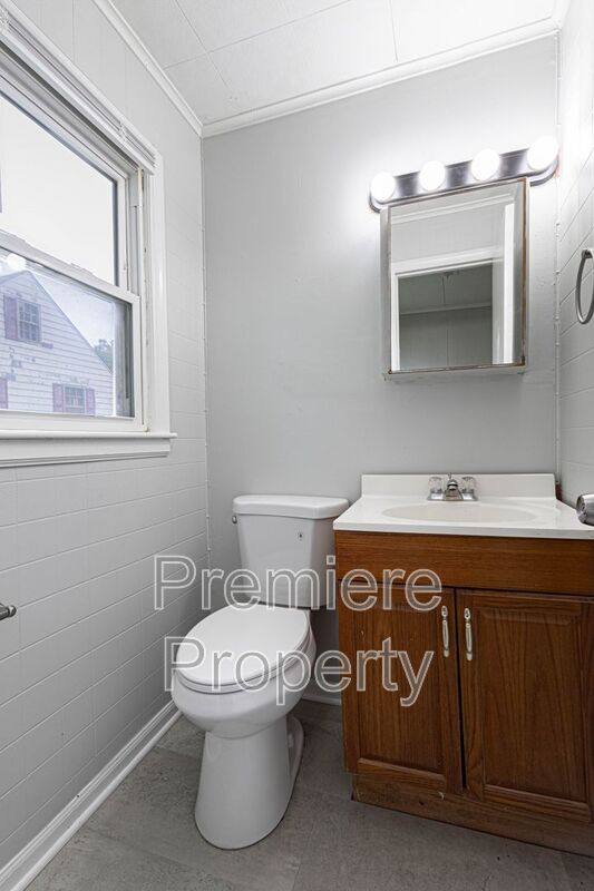 House for rent at 804 E Gudgell Ave, Independence, MO 64055
