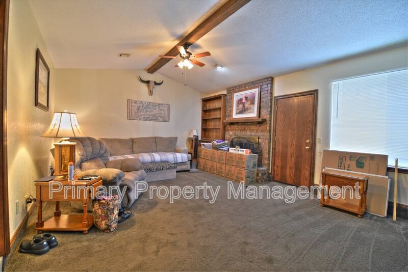 House for rent at 307 Vickie Dr, Yukon, OK 73099
