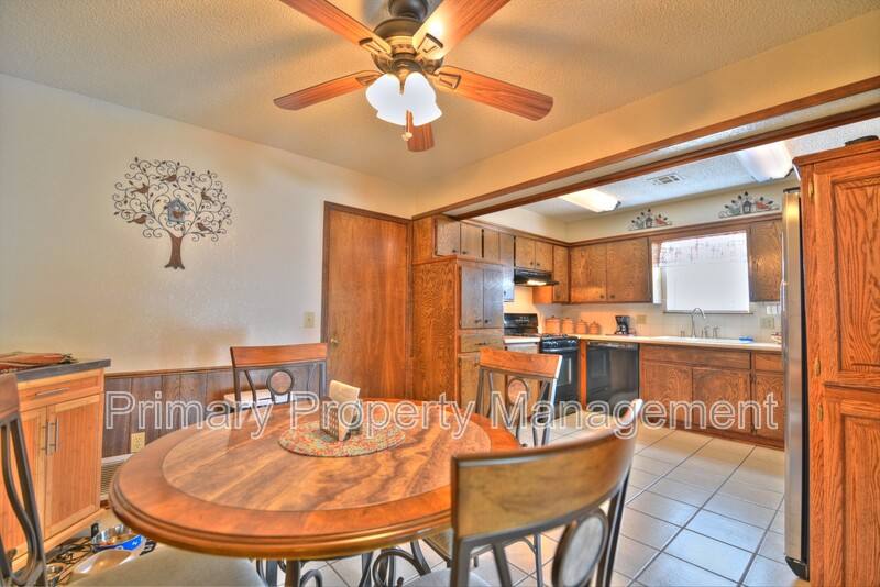 House for rent at 307 Vickie Dr, Yukon, OK 73099