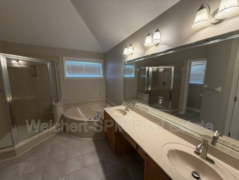 House for rent at 11245 Cashmere Woods Dr, Arlington, TN 38002