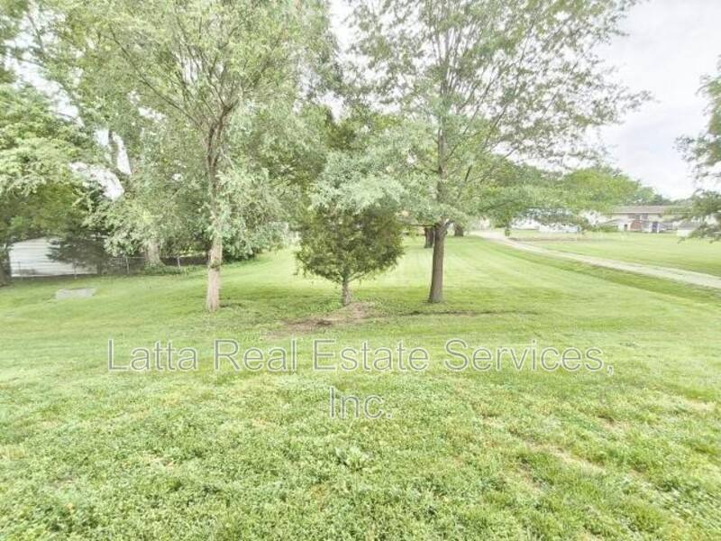 Apartment for rent at 715 W 26th St #B, Higginsville, MO 64037
