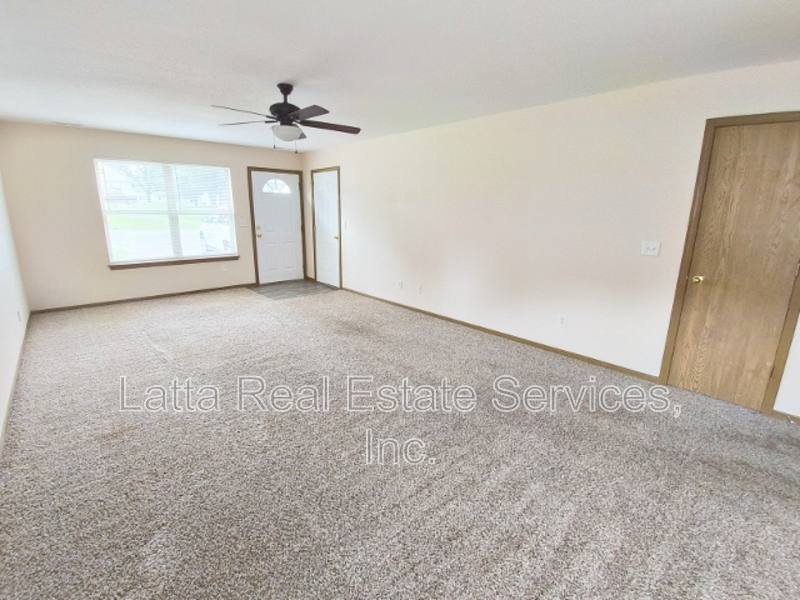 Apartment for rent at 715 W 26th St #B, Higginsville, MO 64037