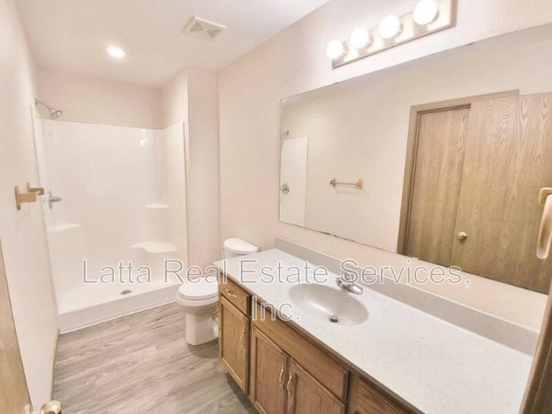 Apartment for rent at 715 W 26th St #B, Higginsville, MO 64037