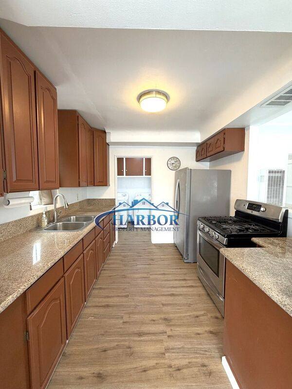 House for rent at 239 E 90th St, Los Angeles, CA 90003