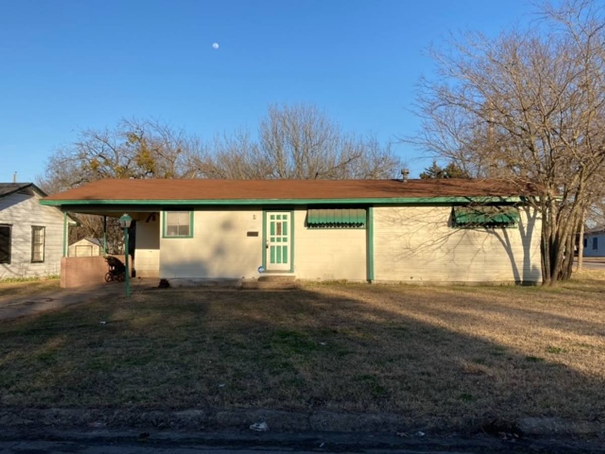 House for rent at 1711 Langford St, Greenville, TX 75401