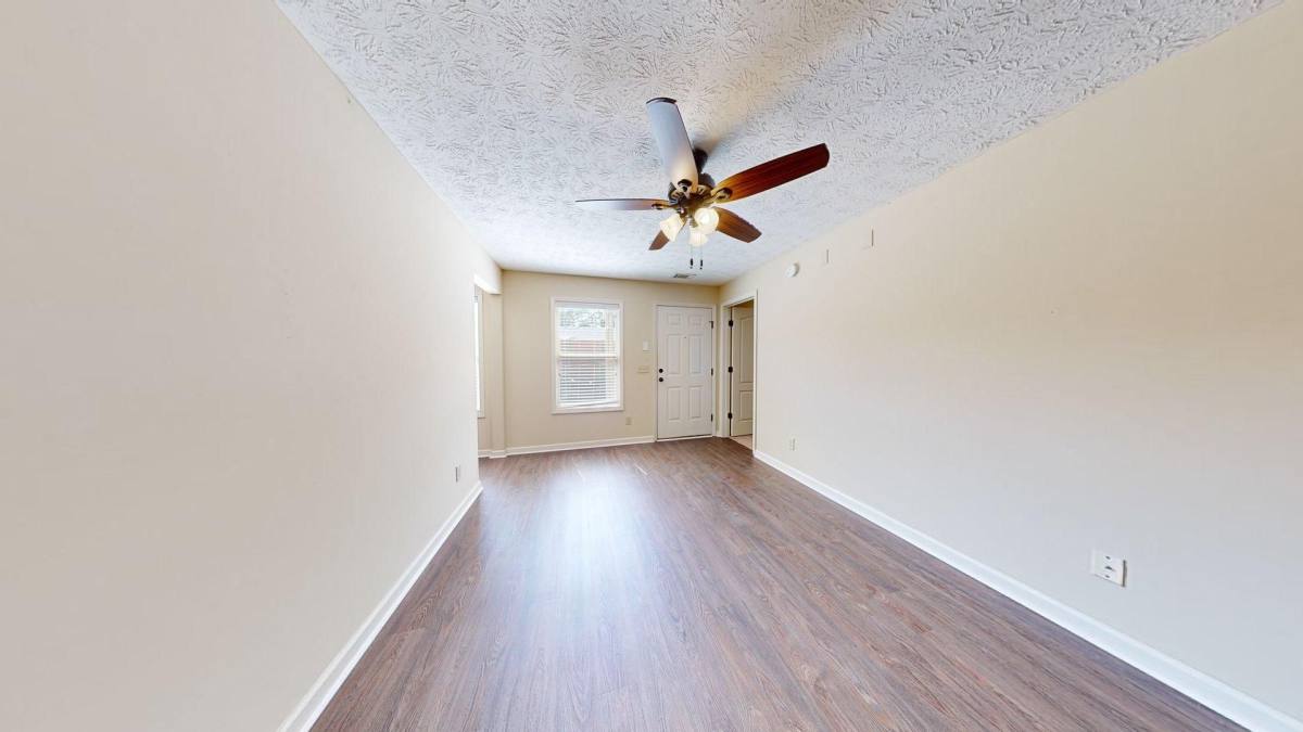 Apartment for rent at 338 W Glenn Ave, Auburn, AL 36830