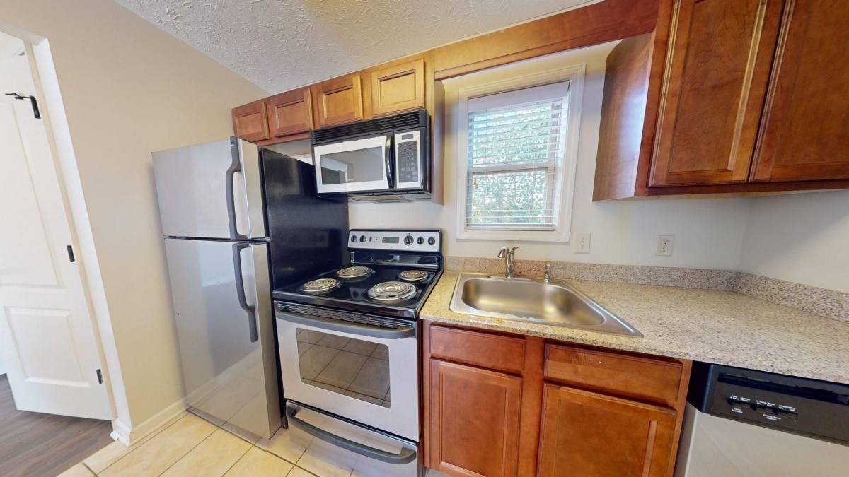 Apartment for rent at 338 W Glenn Ave, Auburn, AL 36830