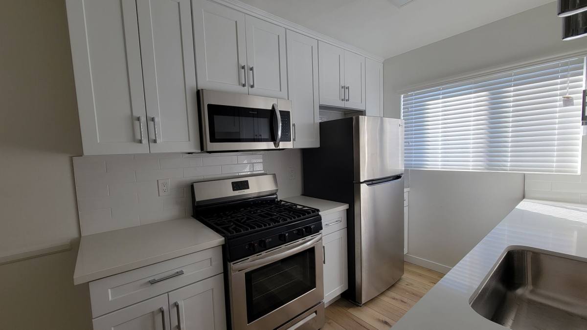Apartment for rent at 1155 Hacienda Place, West Hollywood, CA 90069