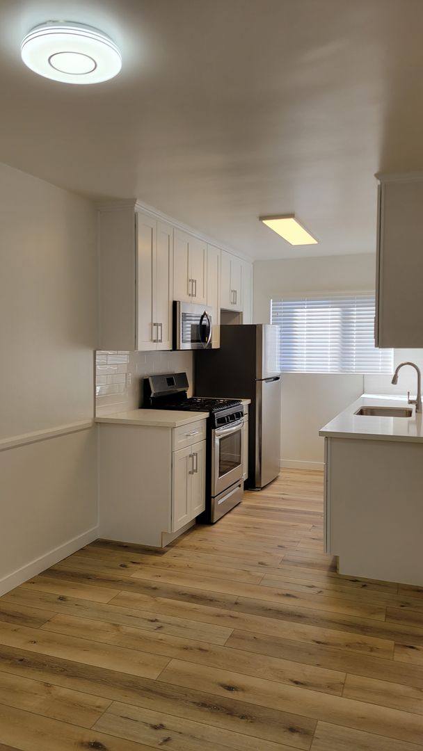 Apartment for rent at 1155 Hacienda Place, West Hollywood, CA 90069