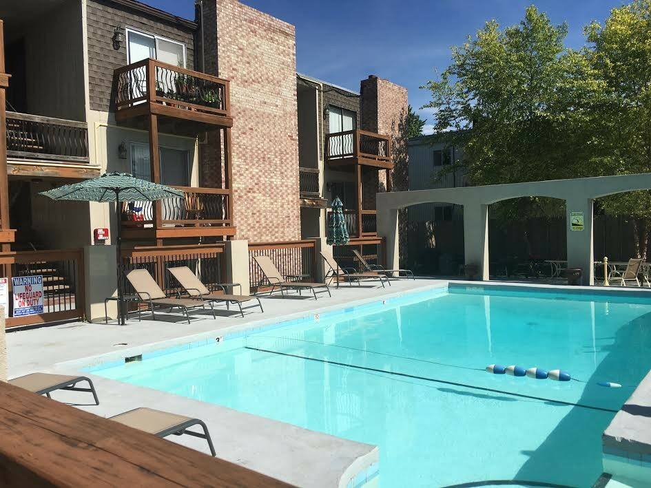Apartment for rent at 4410 Jarboe St #11, Kansas City, MO 64111