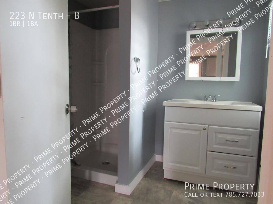 223 N Tenth #B, Salina, KS 67401 - Apartment for Rent - Image 4