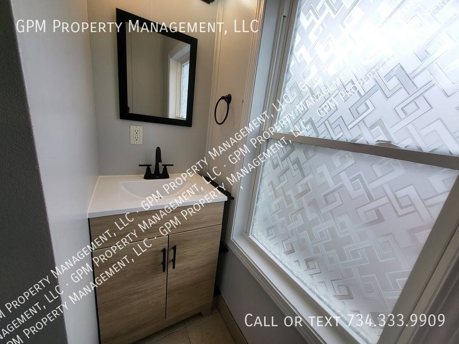 Apartment for rent at 1563 Wilson Ave, Lincoln Park, MI 48146