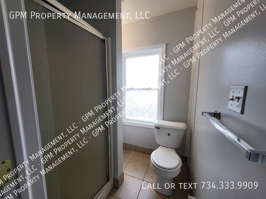 Apartment for rent at 1563 Wilson Ave, Lincoln Park, MI 48146