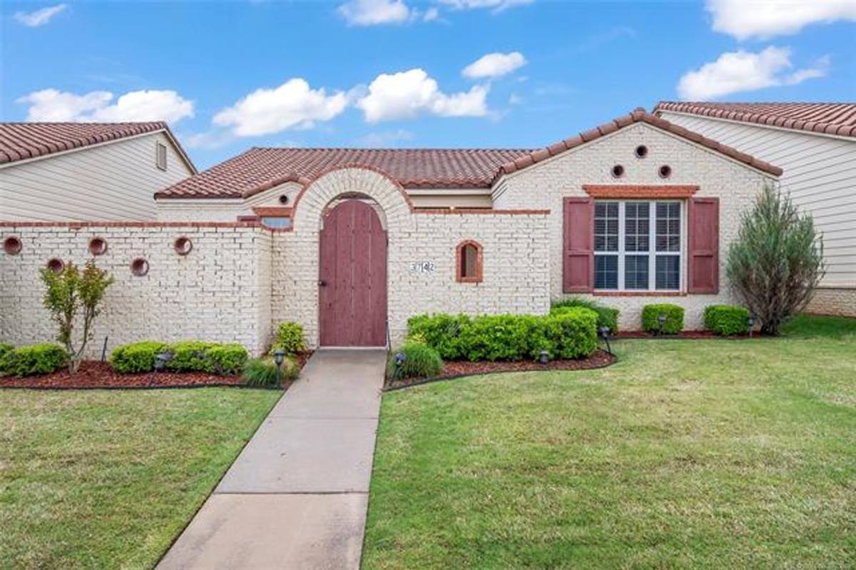 House for rent at 3742 W Austin St, Broken Arrow, OK 74011