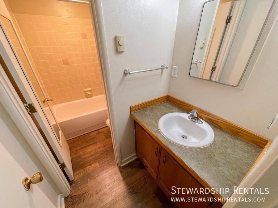 Apartment for rent at 1831 Kincaid St #20, Eugene, OR 97403