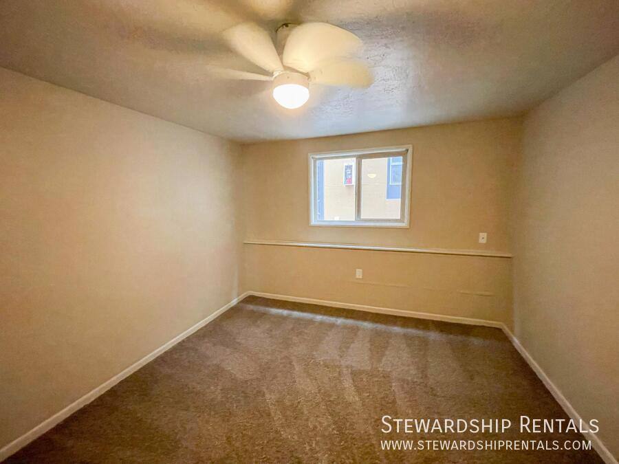 Apartment for rent at 1831 Kincaid St #20, Eugene, OR 97403