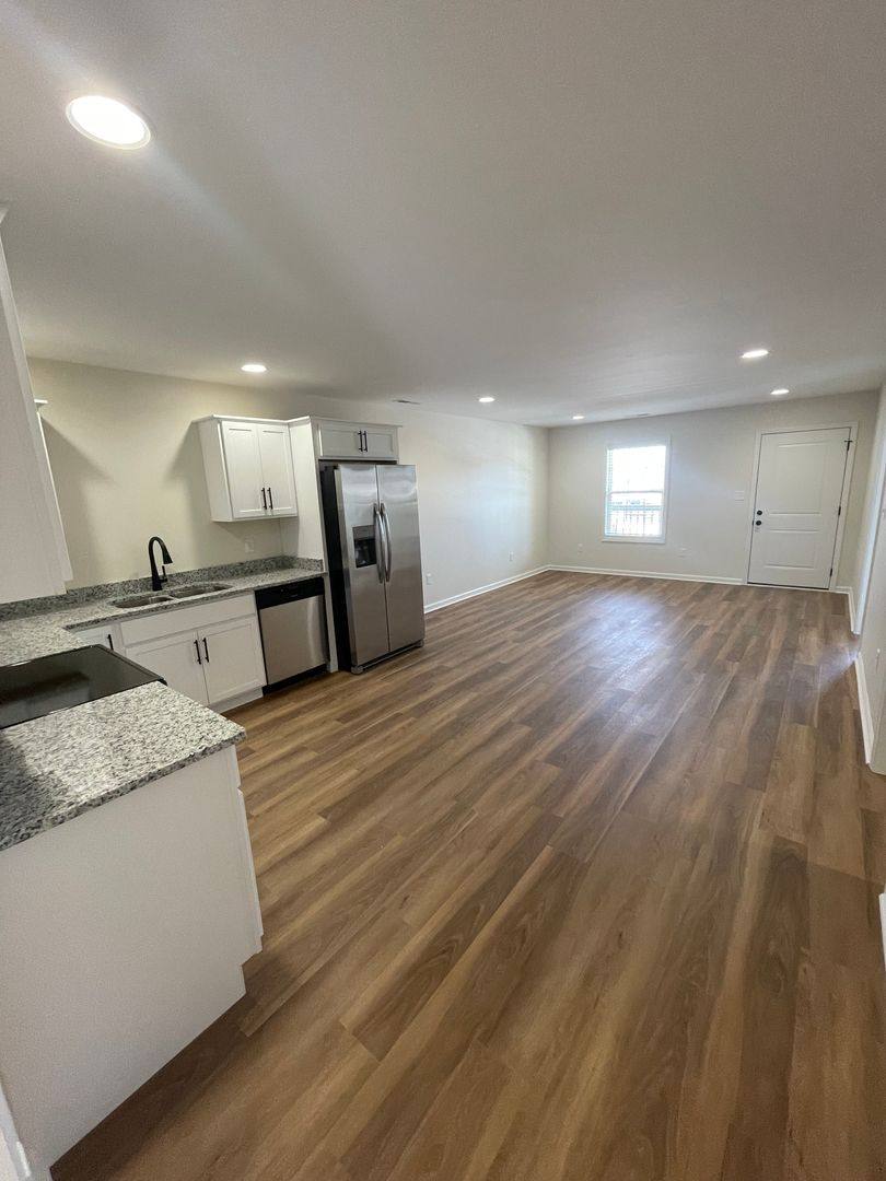 Apartment for rent at 923 W 9th St, Russellville, KY 42276