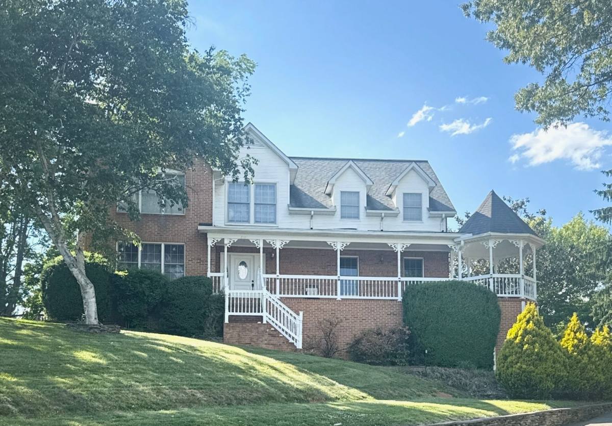 House for rent at 810 Lizbeth Dr, Johnson City, TN 37604